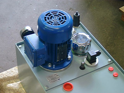 Pressure switch and level switch assambled in a Lubrication unit