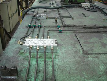 Progressive centralised lubrication system for a 2000 Tn mechanical press